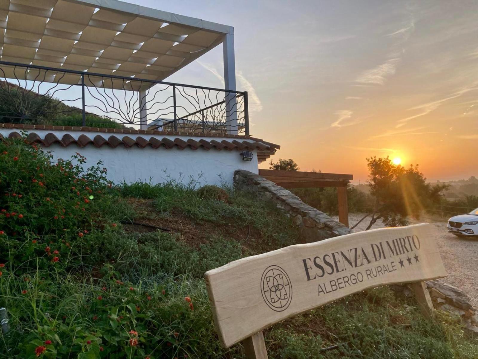 Hotel Essenza Di Mirto La Caletta Ngoại thất bức ảnh