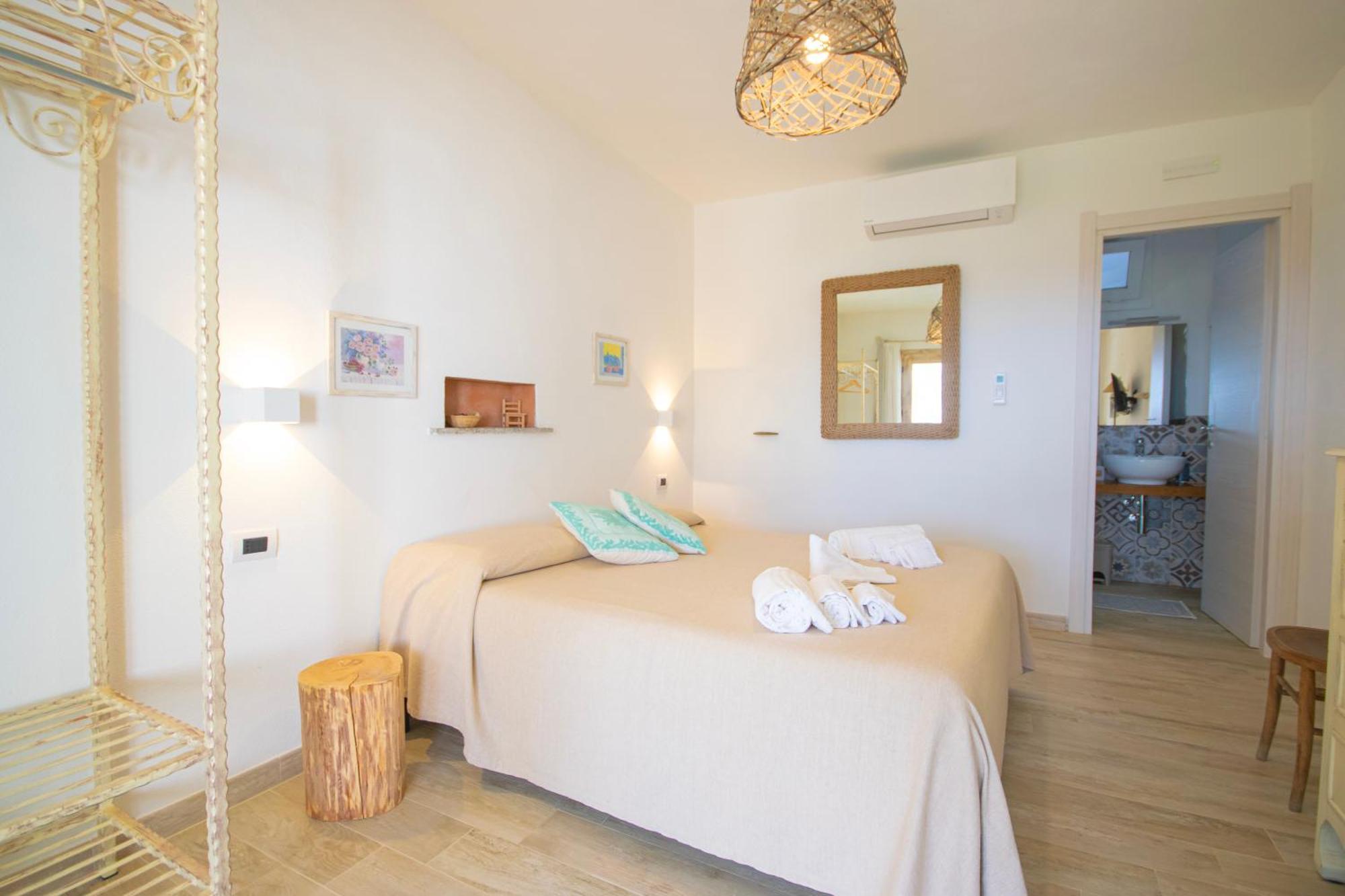 Hotel Essenza Di Mirto La Caletta Phòng bức ảnh
