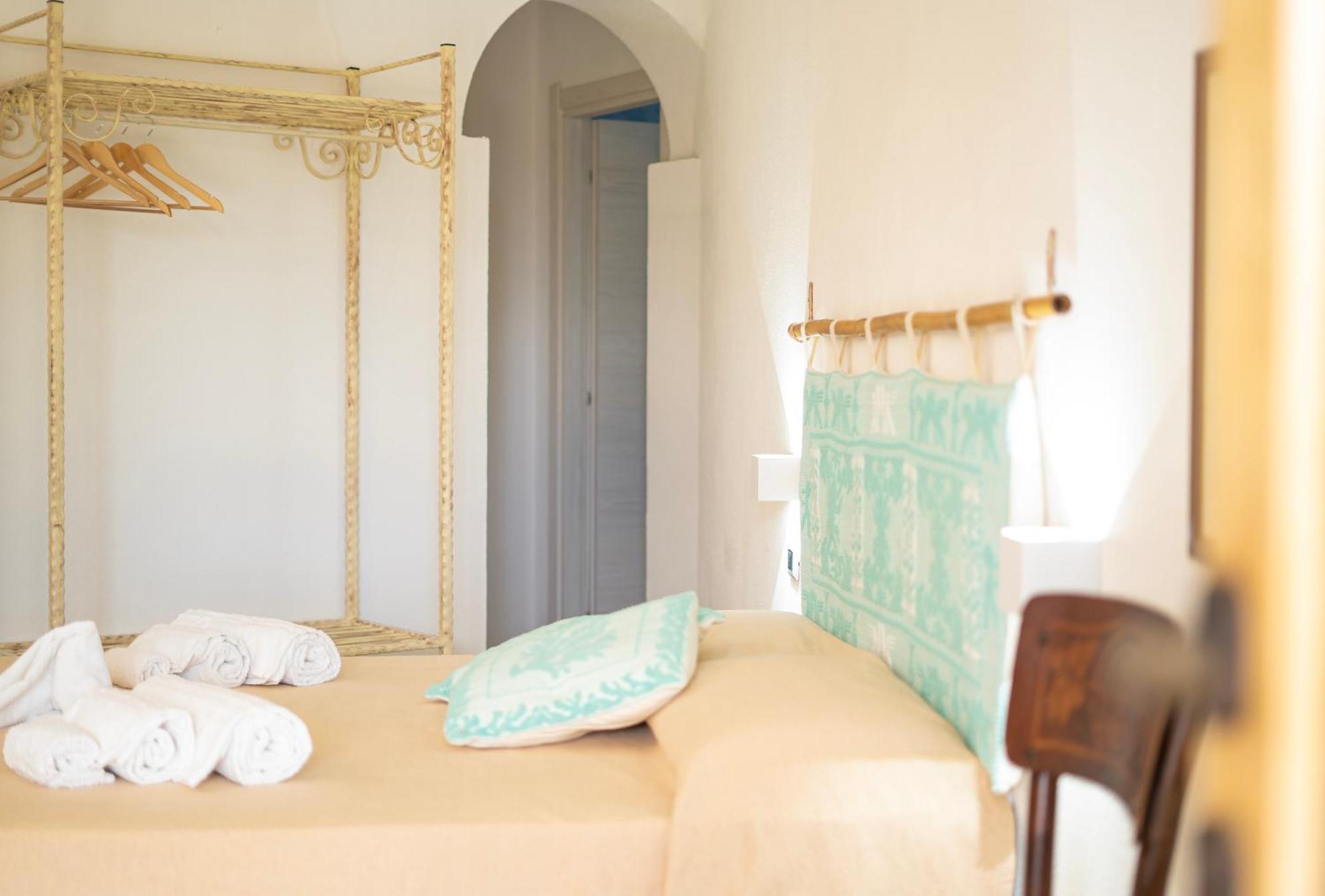 Hotel Essenza Di Mirto La Caletta Ngoại thất bức ảnh