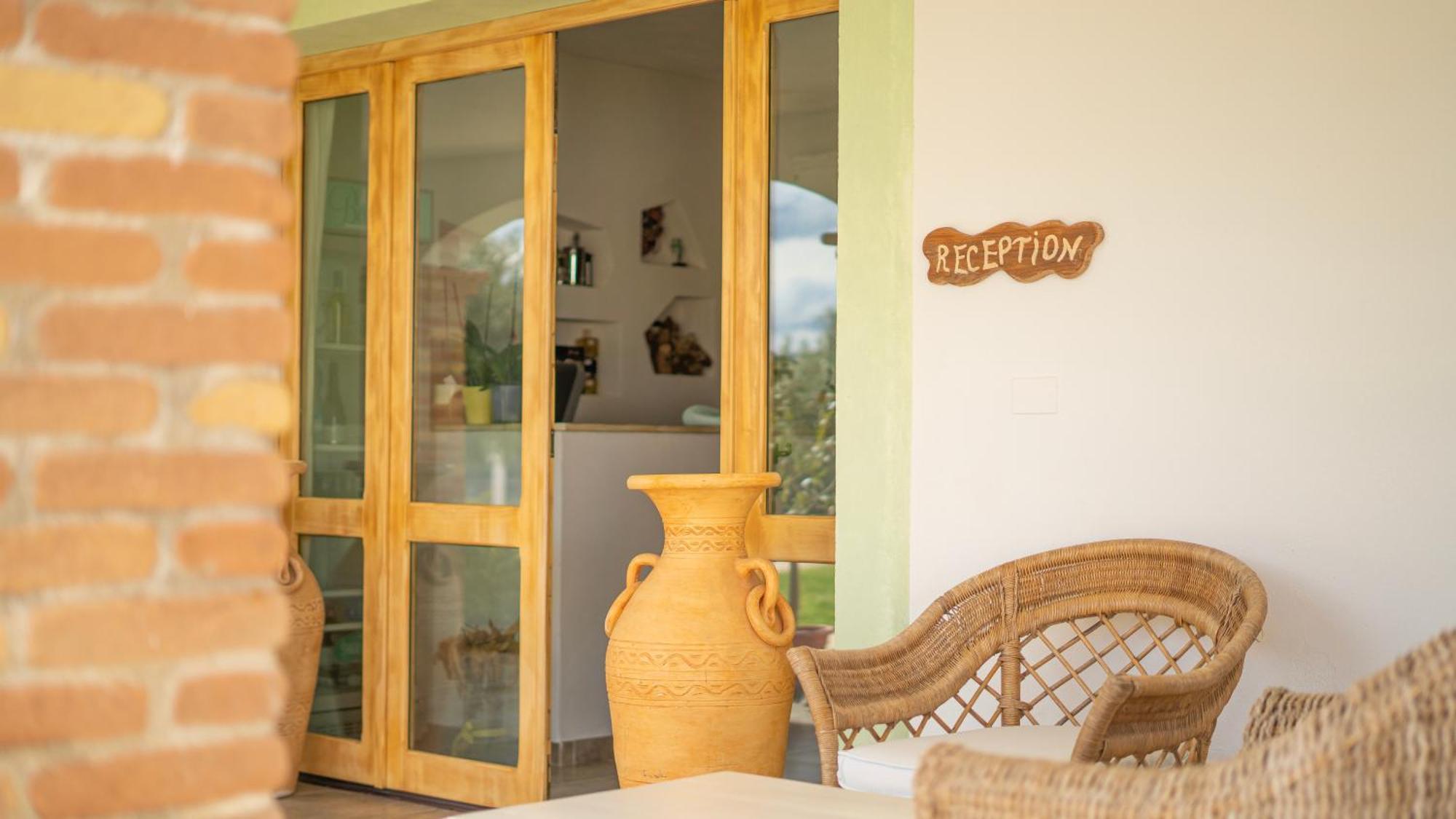 Hotel Essenza Di Mirto La Caletta Ngoại thất bức ảnh