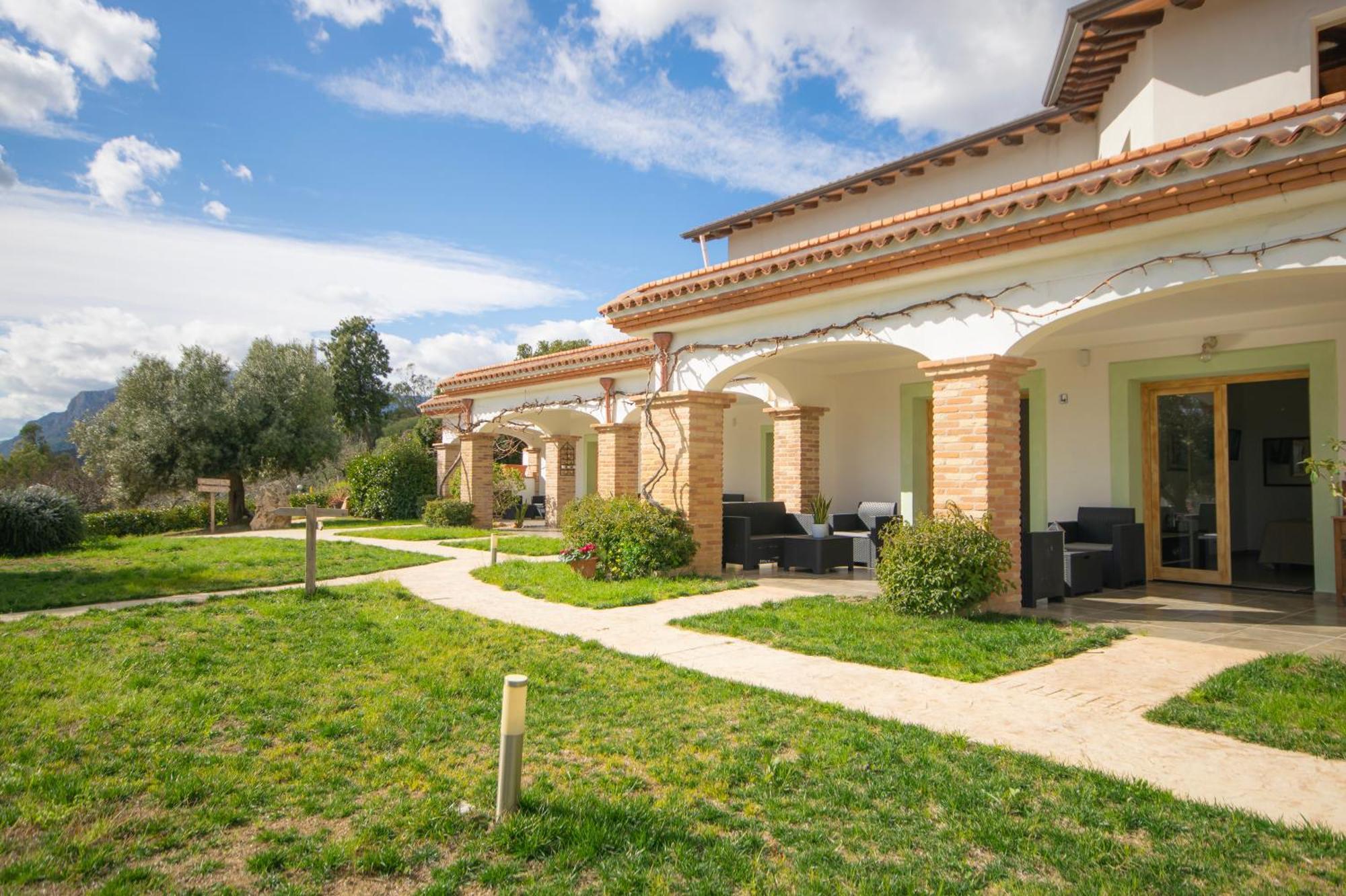 Hotel Essenza Di Mirto La Caletta Ngoại thất bức ảnh