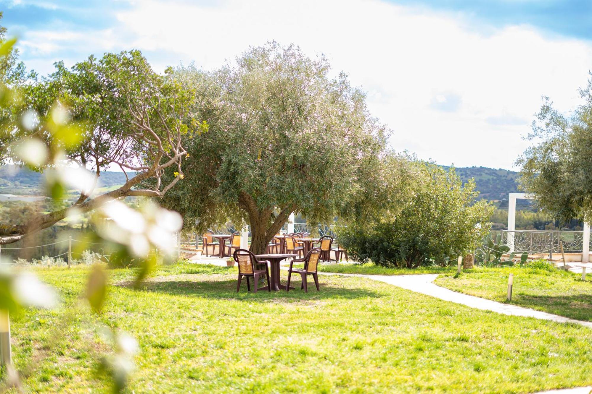 Hotel Essenza Di Mirto La Caletta Ngoại thất bức ảnh
